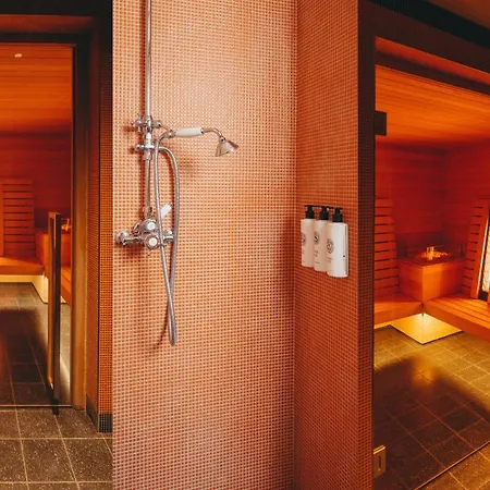 Des Grands Voyageurs Hotel 4*