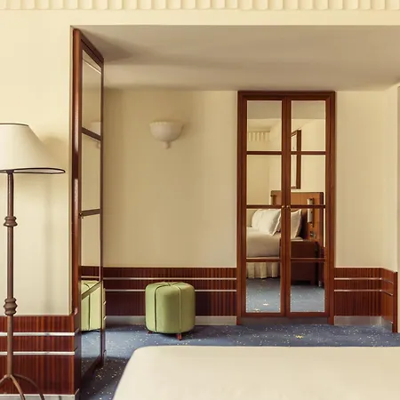Des Grands Voyageurs Hotel 4*