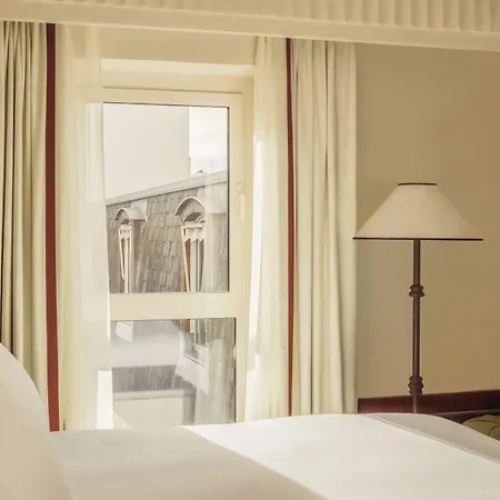 Des Grands Voyageurs Hotel 4*