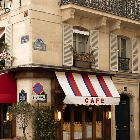Des Grands Voyageurs Hotell 4*