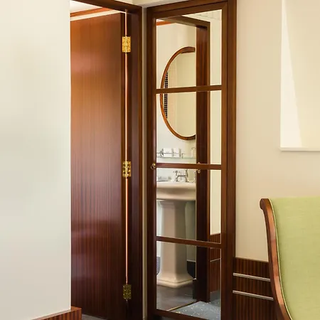 Des Grands Voyageurs Hotel 4*