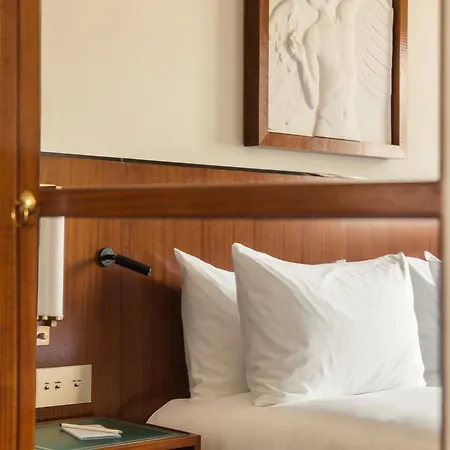 Hotel Des Grands Voyageurs Paris