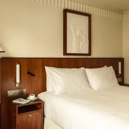 Des Grands Voyageurs 4* Paris