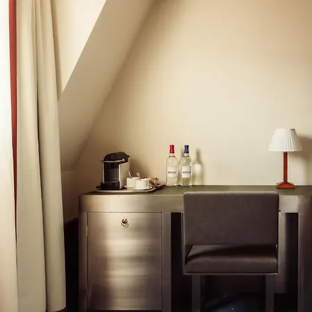 Hotel Des Grands Voyageurs 4*