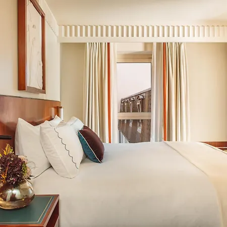 Des Grands Voyageurs Hotel 4*