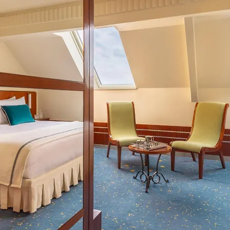 Des Grands Voyageurs 4* Paris
