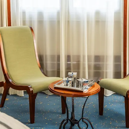 Des Grands Voyageurs Hotel 4*